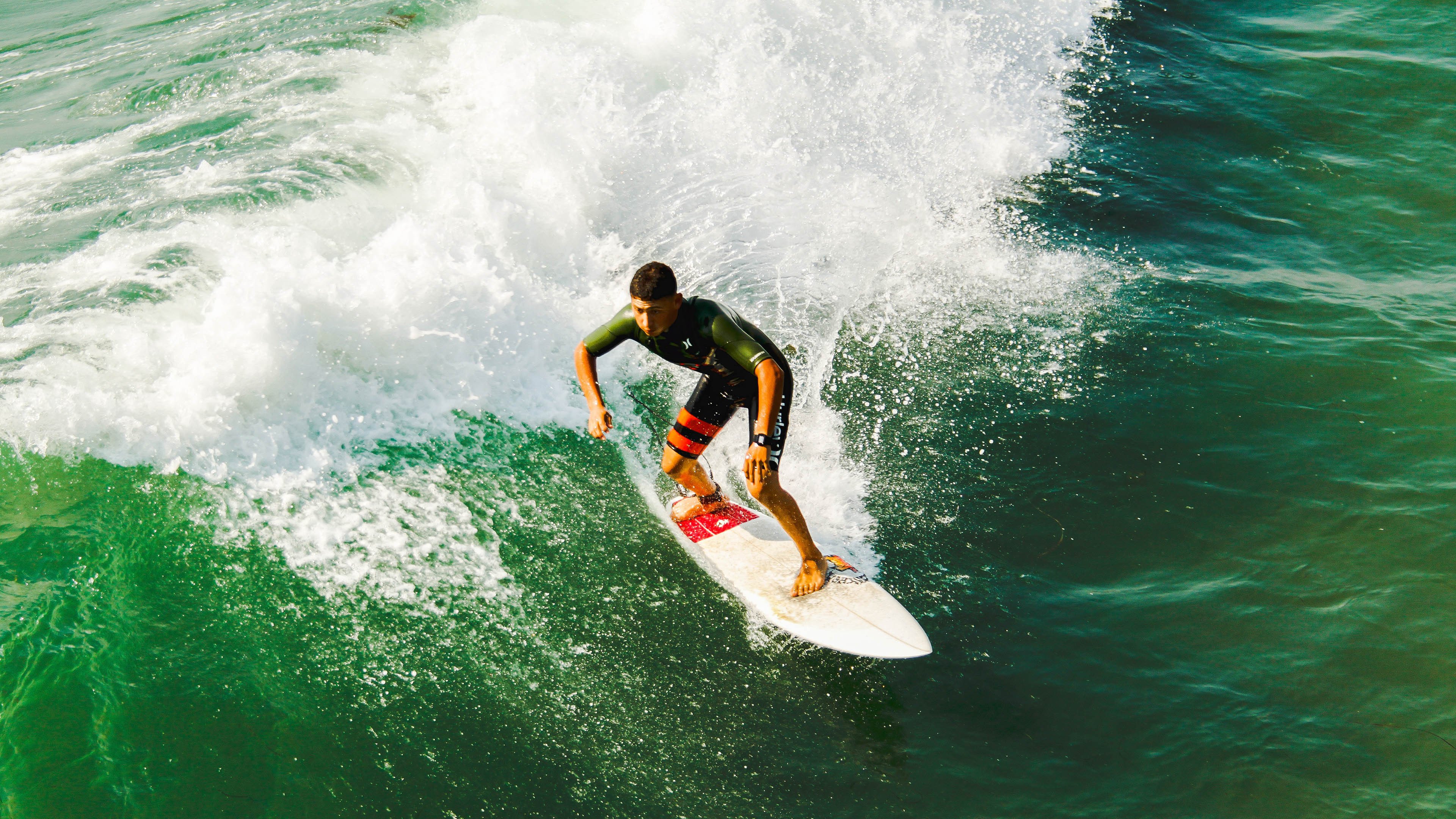 技术分析:中澳转身与划水效率对比,中澳转运